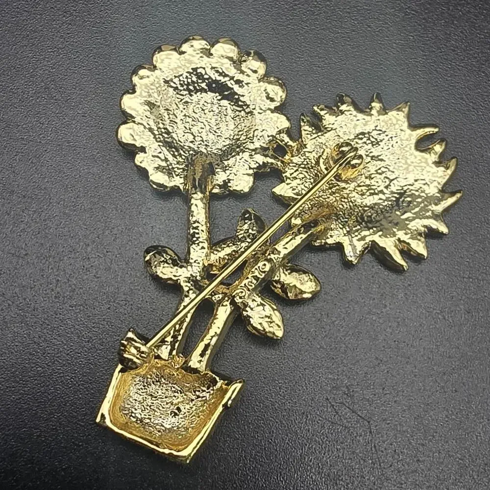 Gold Tone Smiley Face Flower Brooch Anthropomorphic Spring Gardening